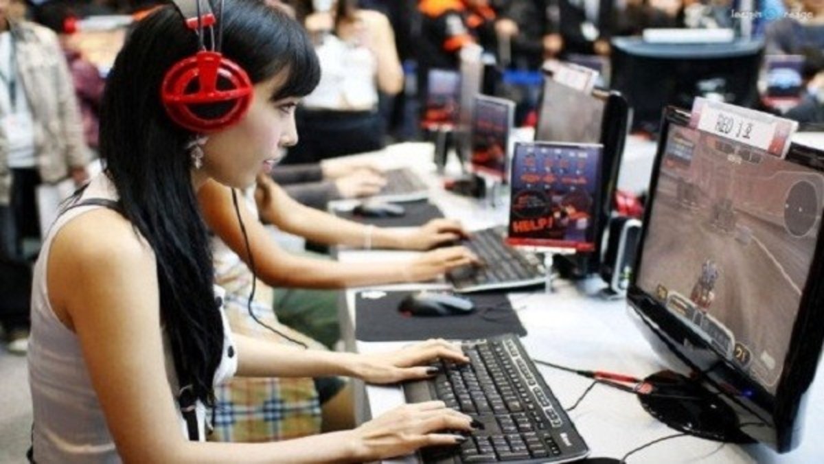 Un estudio incide en que las mujeres son tan buenas en los videojuegos como los hombres